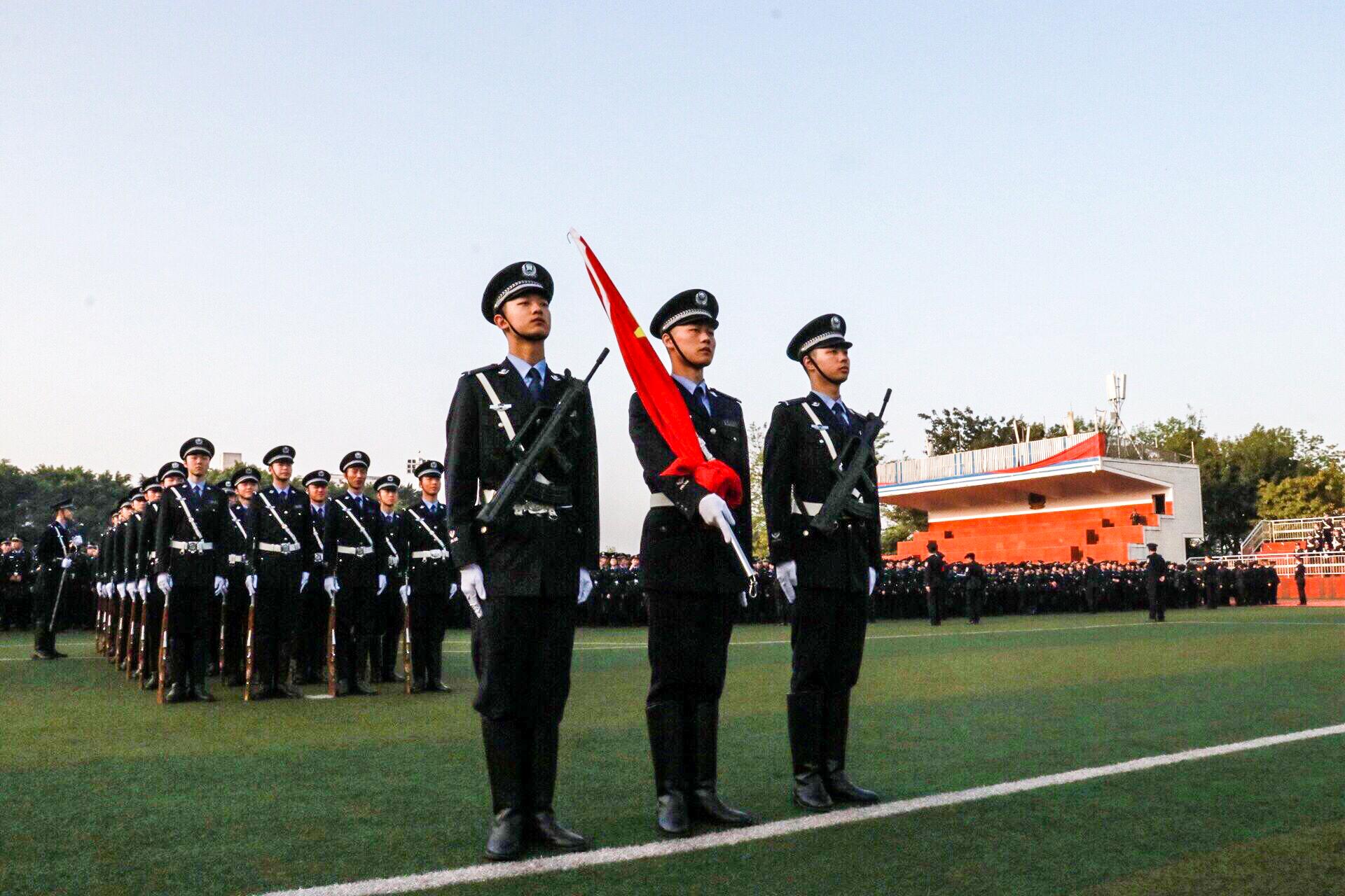 湖南警察学院国旗方阵图片